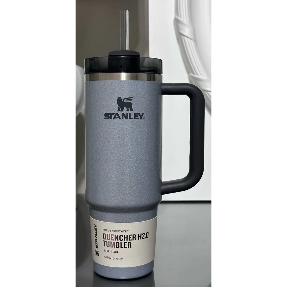 Stanley Quencher H2.0 FlowState Tumbler 30oz, HAMMERTONE SILVER - Picture 1 of 4